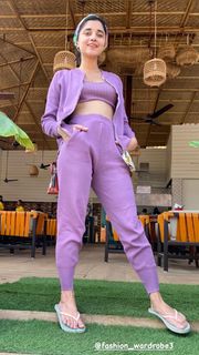 Kanika Mann feet photo thumbnail