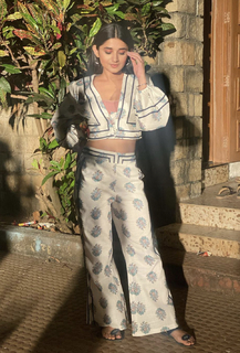 Kanika Mann feet photo thumbnail