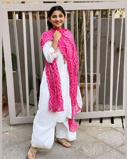 Kanika Mann feet photo thumbnail