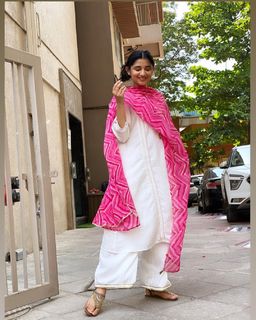 Kanika Mann feet photo thumbnail