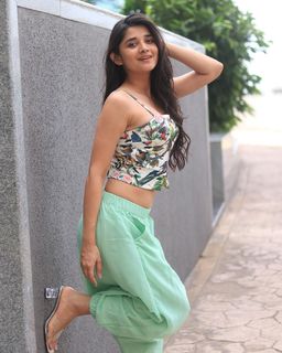 Kanika Mann feet photo thumbnail