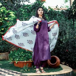 Kanika Mann feet photo thumbnail