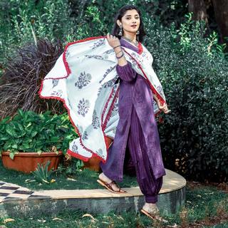 Kanika Mann feet photo thumbnail