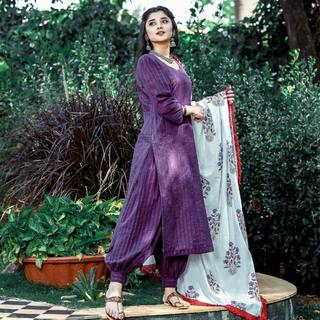 Kanika Mann feet photo thumbnail