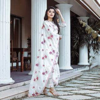 Kanika Mann feet photo thumbnail