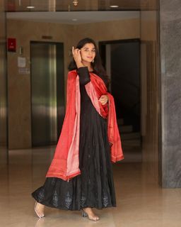 Kanika Mann feet photo thumbnail