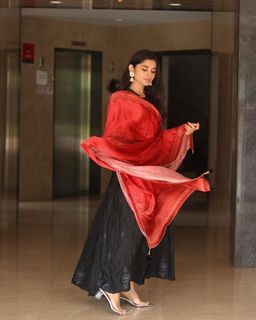 Kanika Mann feet photo thumbnail