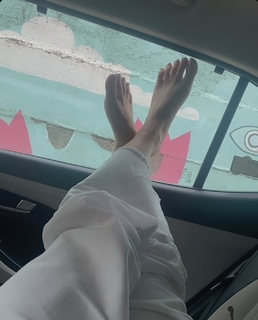 Kanika Mann feet photo thumbnail