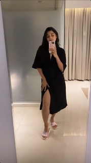 Kanika Mann feet photo thumbnail