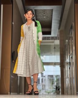 Kanika Mann feet photo thumbnail