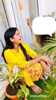 Kanika Mann feet photo thumbnail