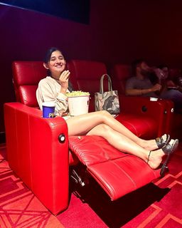 Kanika Mann feet photo thumbnail