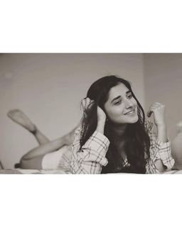 Kanika Mann feet photo thumbnail