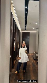 Kanika Mann feet photo thumbnail