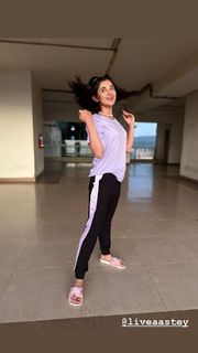 Kanika Mann feet photo thumbnail