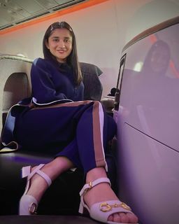 Kanika Mann feet photo thumbnail