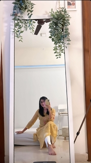 Kanika Mann feet photo thumbnail