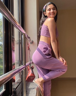 Kanika Mann feet photo thumbnail