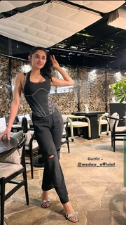 Kanika Mann feet photo thumbnail