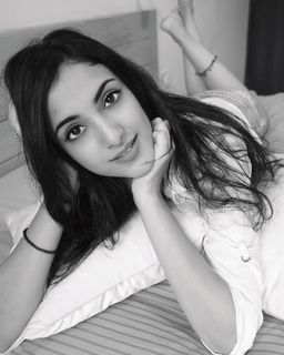 Kanikka Kapur feet photo 20