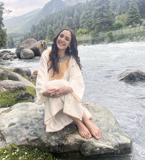 Kanikka Kapur feet photo 8