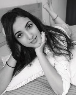 Kanikka Kapur feet photo 1
