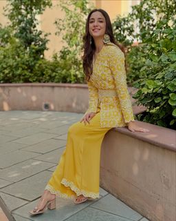 Kanikka Kapur feet photo 3