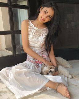 Kanikka Kapur feet photo 9