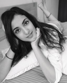 Kanikka Kapur feet photo 3