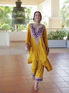 Kanikka Kapur feet photo 7