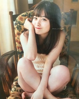 Kanna Hashimoto feet photo thumbnail