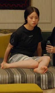 Kanna Hashimoto feet photo thumbnail