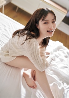 Kanna Hashimoto feet photo thumbnail