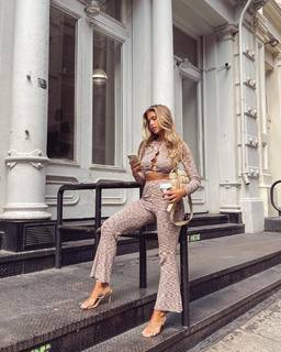 Kara Del Toro feet photo thumbnail