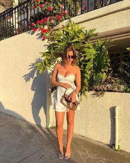 Kara Del Toro feet photo thumbnail