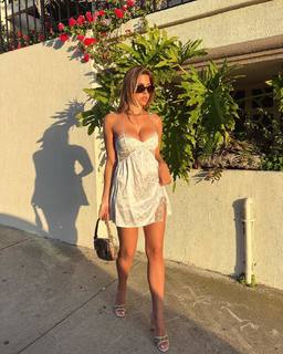 Kara Del Toro feet photo thumbnail