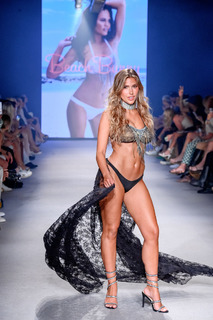 Kara Del Toro feet photo thumbnail