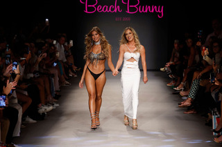 Kara Del Toro feet photo thumbnail