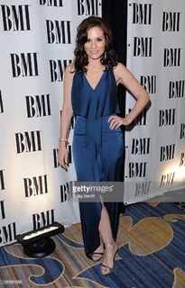 Kara DioGuardi feet photo 15