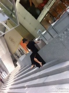 Kara Hui feet photo 3