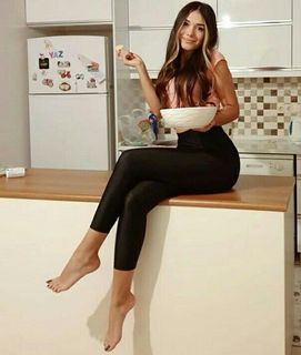 Kardeniz Kilic feet photo 1