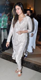 Kareena Kapoor feet photo thumbnail
