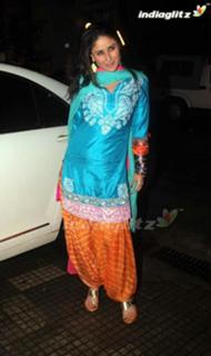 Kareena Kapoor feet photo thumbnail