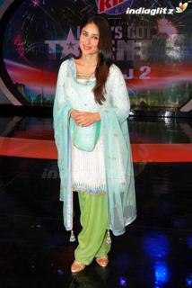 Kareena Kapoor feet photo thumbnail