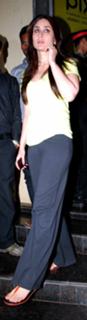 Kareena Kapoor feet photo thumbnail