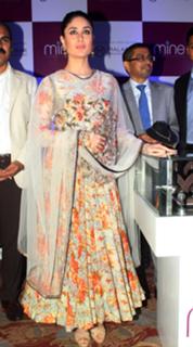 Kareena Kapoor feet photo thumbnail