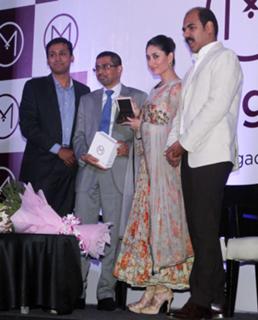 Kareena Kapoor feet photo thumbnail