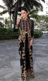 Kareena Kapoor feet photo thumbnail