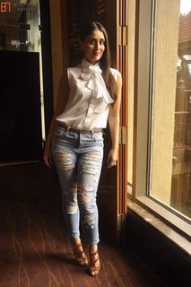 Kareena Kapoor feet photo thumbnail