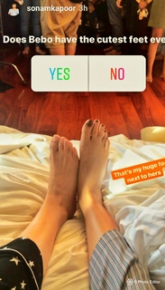 Kareena Kapoor feet photo thumbnail